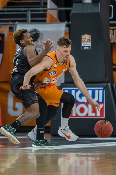 西亚追求魏 西亚追求魏